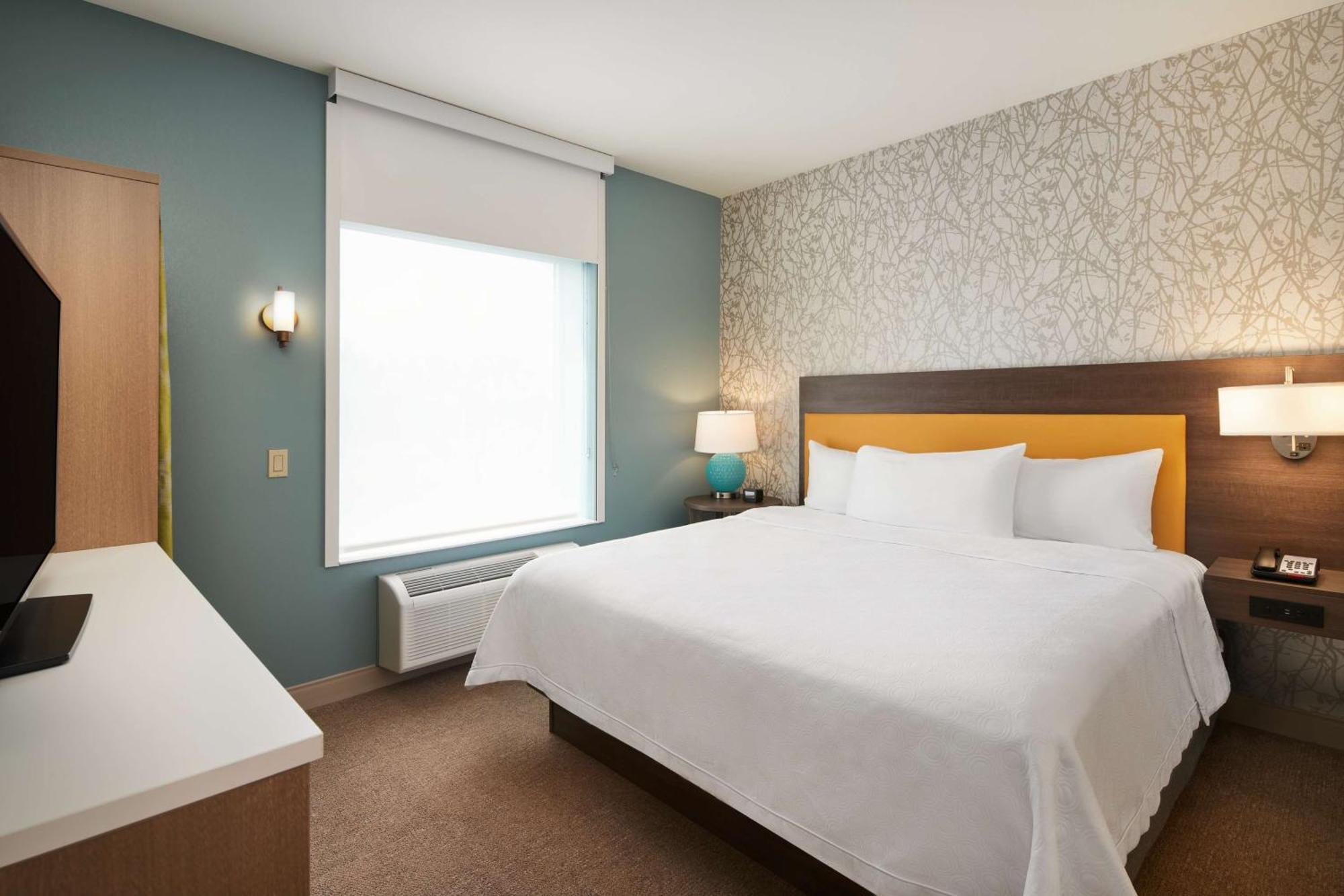 One-Bedroom King Suite - Non-Smoking